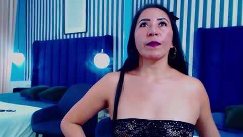 Snapshot of viviennerosette chatting on December 2025 02:13:01 PM Vivian online show from December 2025 02:13:01 PM