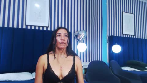 Snapshot of viviennerosette chatting on February 2026 01:15:01 PM Vivian online show from February 2026 01:15:01 PM
