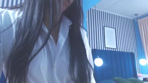 Snapshot of viviennerosette chatting on February 2026 01:00:01 PM Vivian online show from February 2026 01:00:01 PM