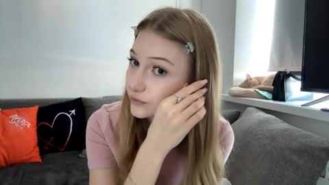 Snapshot of viviennewanko chatting on April 2026 01:27:02 PM Kristy online show from April 2026 01:27:02 PM