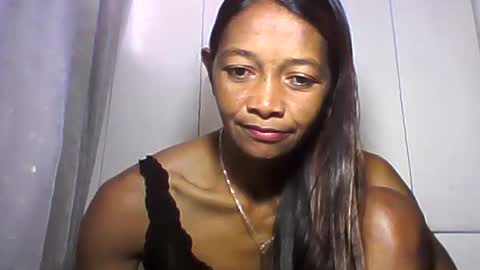 Snapshot of vixen_lina chatting on June 2026 06:10:02 AM vixen_lina online show from June 2026 06:10:02 AM