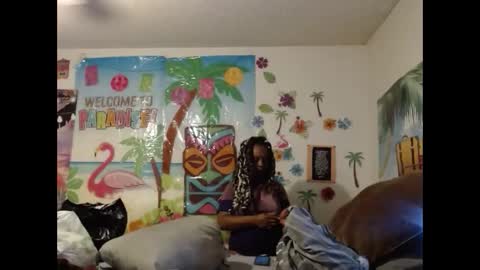 Snapshot of vixenfyre chatting on October 2025 04:29:01 AM Vixen Fyre online show from October 2025 04:29:01 AM