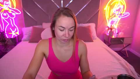 Snapshot of vixenmuse chatting on December 2025 09:34:02 PM Ur Lady online show from December 2025 09:34:02 PM