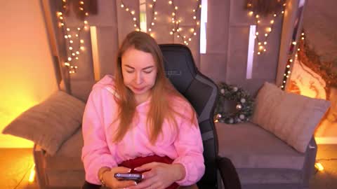 Snapshot of vixenmuse chatting on February 2026 08:51:02 PM Ur Lady online show from February 2026 08:51:02 PM