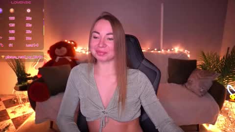 Snapshot of vixenmuse chatting on February 2026 09:33:01 PM Ur Lady online show from February 2026 09:33:01 PM