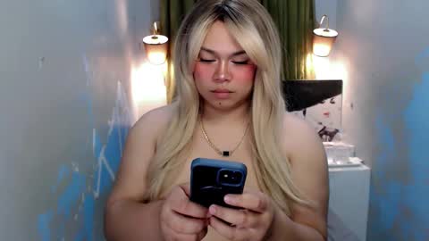 Snapshot of voluptuousts chatting on December 2024 12:34:01 AM Nathalie online show from December 2024 12:34:01 AM