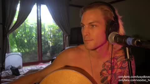 Snapshot of voodoo_hd chatting on September 2025 12:35:01 AM Voodoo and Lucy online show from September 2025 12:35:01 AM