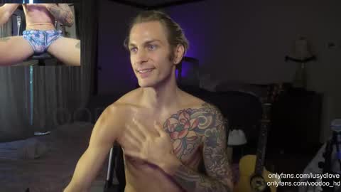 Snapshot of voodoo_hd chatting on October 2025 02:43:02 AM Voodoo and Lucy online show from October 2025 02:43:02 AM