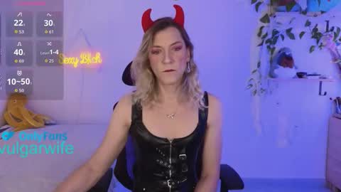 Vikky online show from November 2025 01:24:01 PM