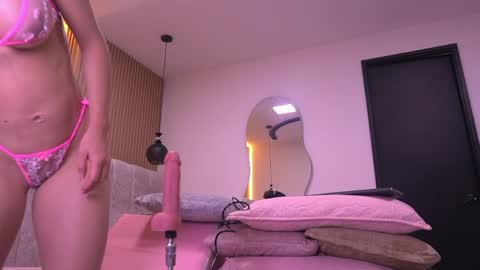 Snapshot of vvioleta_ chatting on May 2026 03:03:02 AM Violeta online show from May 2026 03:03:02 AM