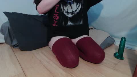 Snapshot of wacky_weirdo chatting on October 2025 11:22:01 AM Rose online show from October 2025 11:22:01 AM