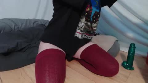 Snapshot of wacky_weirdo chatting on November 2025 12:00:01 AM Rose online show from November 2025 12:00:01 AM