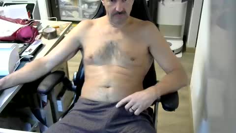 Snapshot of waldo72 chatting on November 2025 08:19:02 PM Waldo online show from November 2025 08:19:02 PM