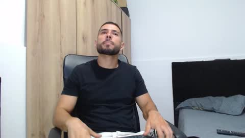 Snapshot of walter_brownn01 chatting on November 2025 04:22:01 PM WALTER BROWN online show from November 2025 04:22:01 PM