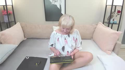 wanessaraso online show from October 2025 01:01:02 PM
