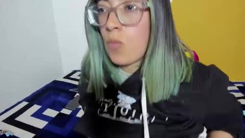 Snapshot of waningrosee chatting on November 2025 11:31:01 PM Waningrose Lu online show from November 2025 11:31:01 PM