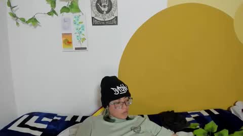 Snapshot of waningrosee chatting on December 2025 01:57:02 AM Waningrose Lu online show from December 2025 01:57:02 AM