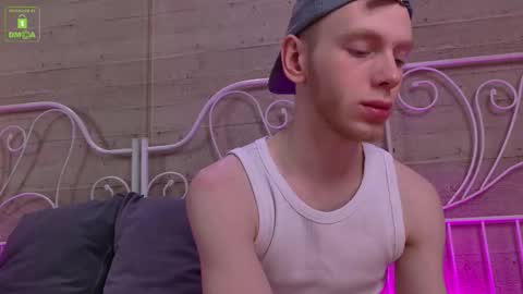 Snapshot of warmwhisp chatting on February 2026 10:22:02 AM ZID online show from February 2026 10:22:02 AM