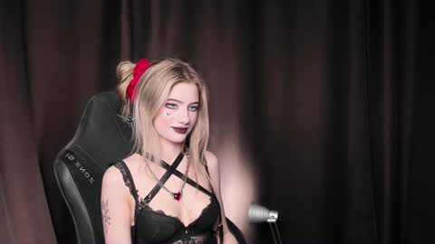 Snapshot of waterfallwoods chatting on December 2024 07:04:01 AM waterfallwoods online show from December 2024 07:04:01 AM