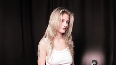 Snapshot of waterfallwoods chatting on December 2024 07:51:01 PM waterfallwoods online show from December 2024 07:51:01 PM