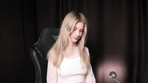 Snapshot of waterfallwoods chatting on December 2024 07:00:02 AM waterfallwoods online show from December 2024 07:00:02 AM