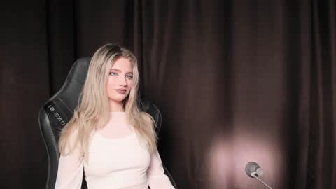 Snapshot of waterfallwoods chatting on December 2024 04:11:02 PM waterfallwoods online show from December 2024 04:11:02 PM