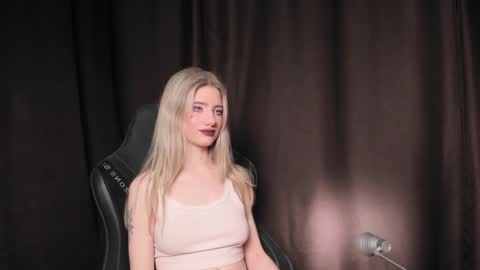 Snapshot of waterfallwoods chatting on January 2025 06:46:01 AM waterfallwoods online show from January 2025 06:46:01 AM