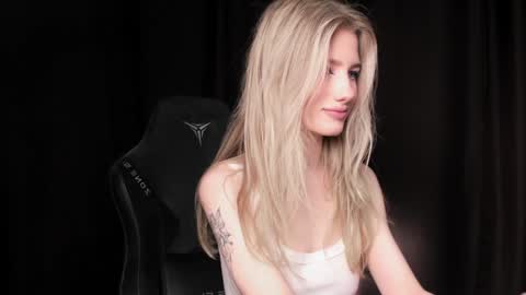 Snapshot of waterfallwoods chatting on January 2025 07:15:01 PM waterfallwoods online show from January 2025 07:15:01 PM