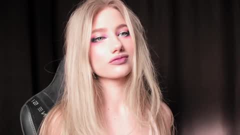 Snapshot of waterfallwoods chatting on January 2025 05:26:02 AM waterfallwoods online show from January 2025 05:26:02 AM