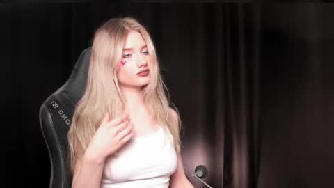 Snapshot of waterfallwoods chatting on February 2025 04:41:02 PM waterfallwoods online show from February 2025 04:41:02 PM