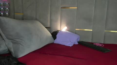 Snapshot of waynemiller_ chatting on December 2024 11:18:01 AM Wayne online show from December 2024 11:18:01 AM