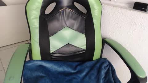 Trixie 3 online show from November 2025 05:04:02 PM