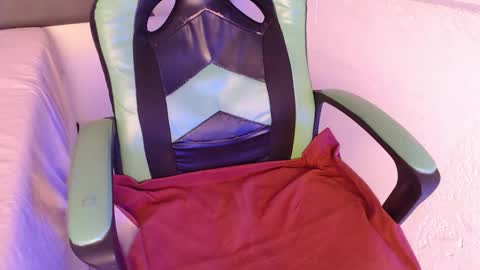 Trixie 3 online show from November 2025 03:33:02 PM