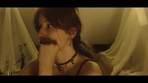 Snapshot of webcora chatting on November 2025 06:33:02 PM Coraline online show from November 2025 06:33:02 PM