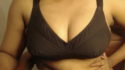Snapshot of webshowxxx chatting on April 2026 01:23:01 PM mina online show from April 2026 01:23:01 PM