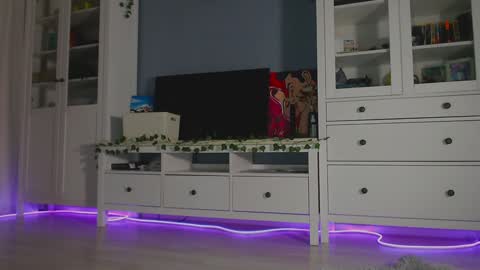 Snapshot of weed_princesss chatting on December 2024 01:11:02 PM moon online show from December 2024 01:11:02 PM