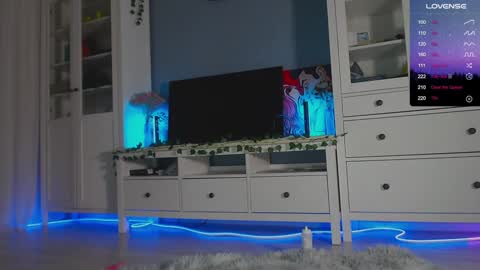 Snapshot of weed_princesss chatting on December 2024 03:55:02 PM moon online show from December 2024 03:55:02 PM