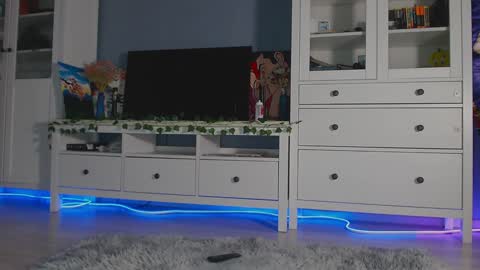 Snapshot of weed_princesss chatting on December 2024 12:38:01 PM moon online show from December 2024 12:38:01 PM