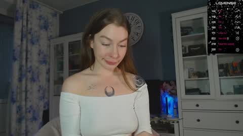 Snapshot of weed_princesss chatting on January 2025 01:25:02 PM moon online show from January 2025 01:25:02 PM