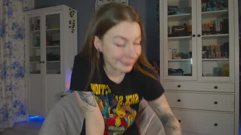 Snapshot of weed_princesss chatting on January 2025 12:22:01 PM moon online show from January 2025 12:22:01 PM