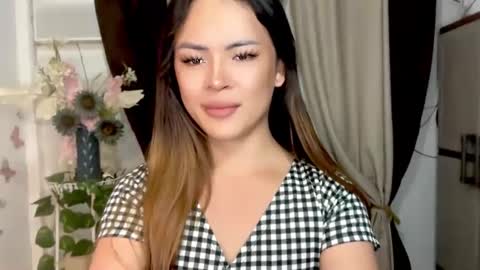 Snapshot of wellcumbabyxx chatting on May 2026 01:21:01 AM Hi Im LOVIE Please dont forget to follow and thumbs up me online show from May 2026 01:21:01 AM