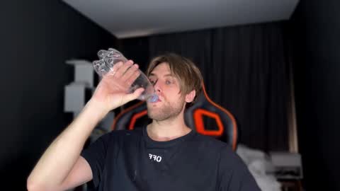 Snapshot of wellidonehere chatting on November 2025 10:56:02 PM wellidonehere online show from November 2025 10:56:02 PM