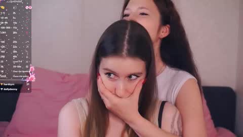 Nora online show from November 2025 07:25:02 PM