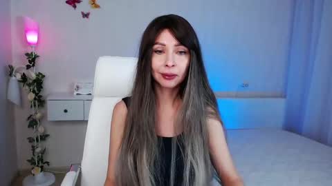 Snapshot of wendifoster chatting on December 2024 07:55:01 PM Wendi Foster online show from December 2024 07:55:01 PM