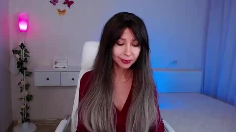 Wendi Foster online show from November 2025 07:03:01 PM