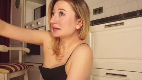 Snapshot of wendy_amber chatting on December 2024 12:24:01 AM Daisy online show from December 2024 12:24:01 AM