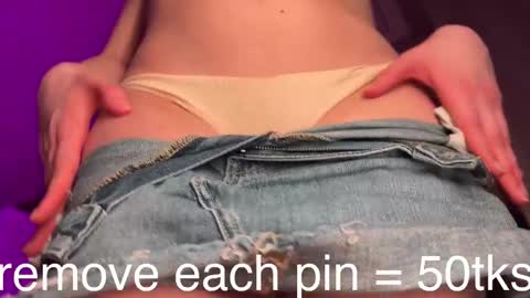 Snapshot of wendy_amber chatting on February 2025 09:07:02 PM Daisy online show from February 2025 09:07:02 PM