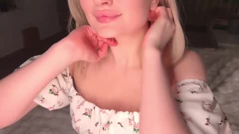 Snapshot of wendy_amber chatting on March 2025 06:11:01 PM Daisy online show from March 2025 06:11:01 PM