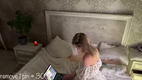 Snapshot of wendy_amber chatting on March 2025 09:37:01 PM Daisy online show from March 2025 09:37:01 PM