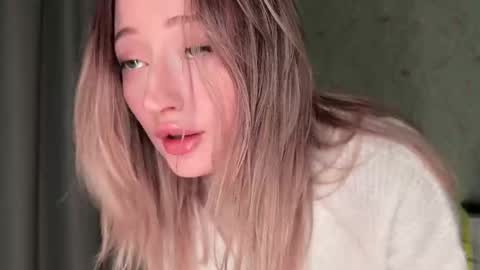 Snapshot of wendy_amber chatting on September 2025 05:35:01 PM Daisy online show from September 2025 05:35:01 PM